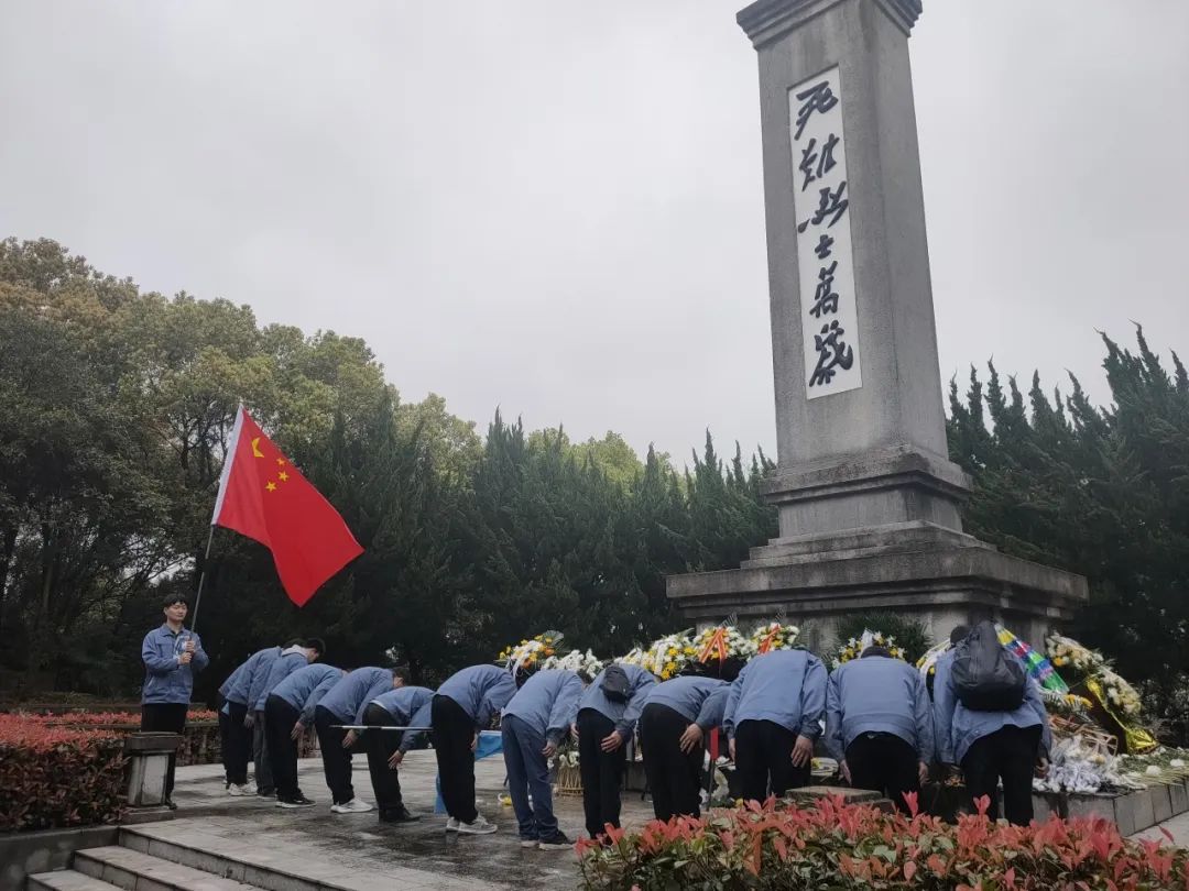 “萬眾一心，眾志成城”尤孚集團(tuán)組織清明祭掃活動